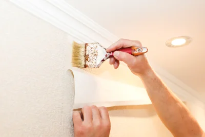 Pose de papier peint à Pourcharesses — revêtements muraux et toiles de verre